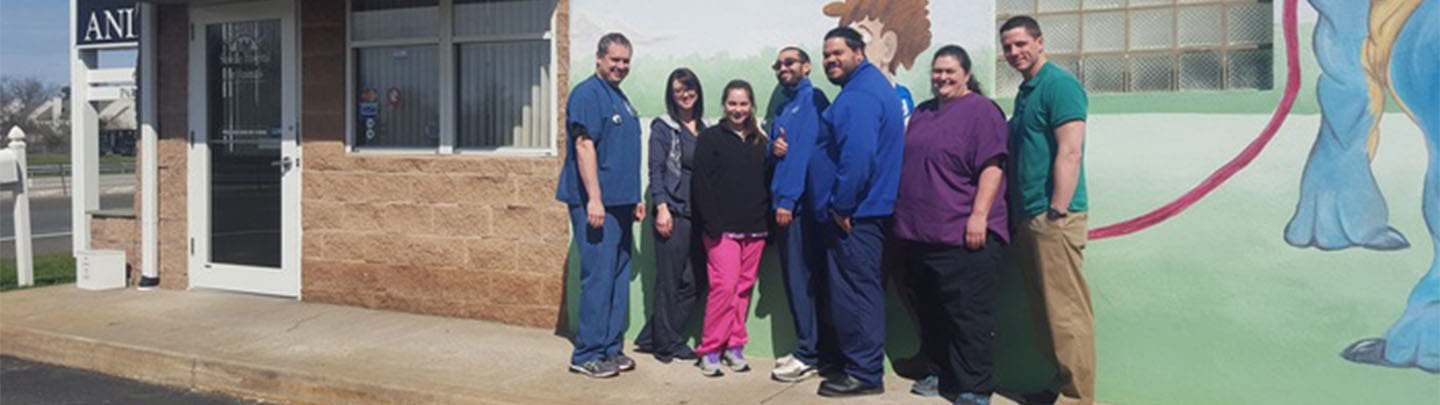 /-/media/2/vca/images/hospitals/united-states/new-york/sayville/staff/1440x405_sayville_ourteam.jpg?rev=d3d8d80c13644f51b1db82ffd9483712